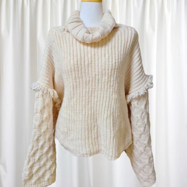 라떼걀 갸루 로걀 아이보리 하이넥 니트