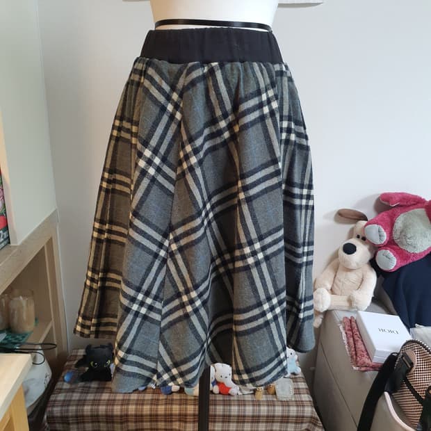 [모리걸] 체크 패턴 모직 플레어 스커트