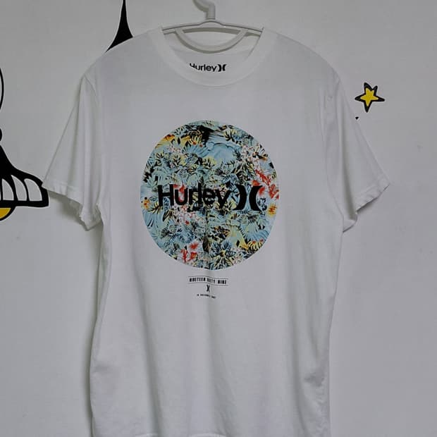 [L] Hurley x 나이키 드라이핏 트로피컬 서클 그래픽 티셔츠