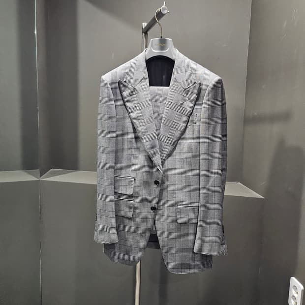 톰포드 프린스 오브 웨일즈 패턴 아티쿠스 정장 셋업