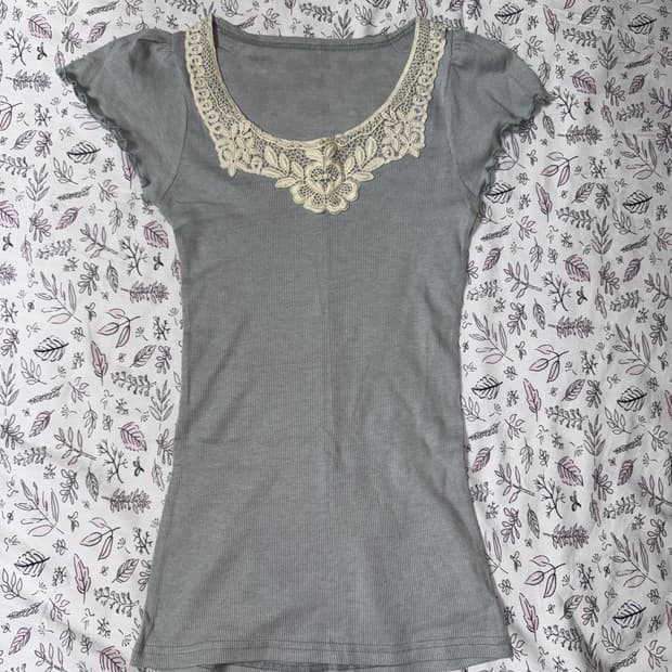 BABY BLUE LACE T