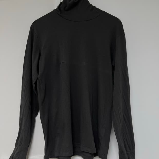 해칭룸 터틀넥 티 2사이즈