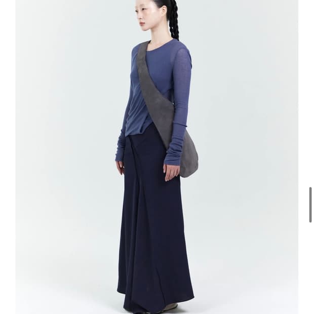 EE OBLIQUE CUT LONG SKIRT BLACK