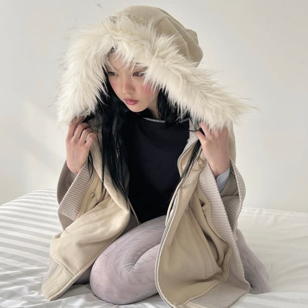 [fa.er.ie] ear hood fur cape (cream)