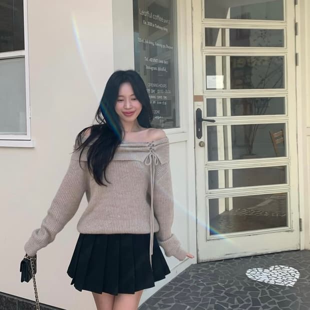 스트랩 오프숄더 니트