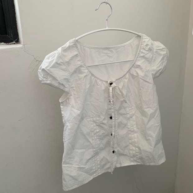 화이트 블라우스