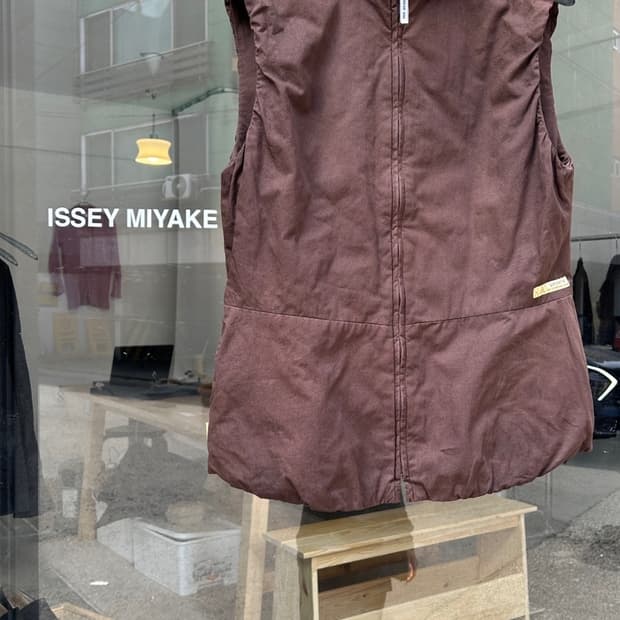 Hai sporting Gear Issey Miyake vest