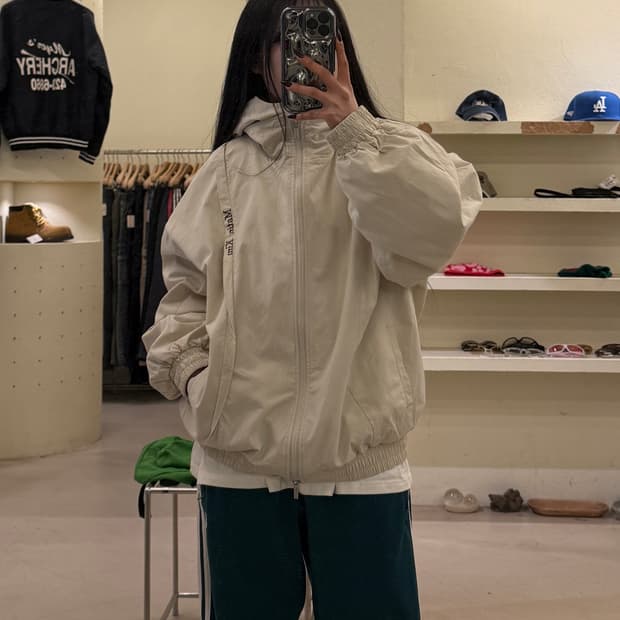 마뗑킴 베이지 후드 바람막이 자켓 U1131