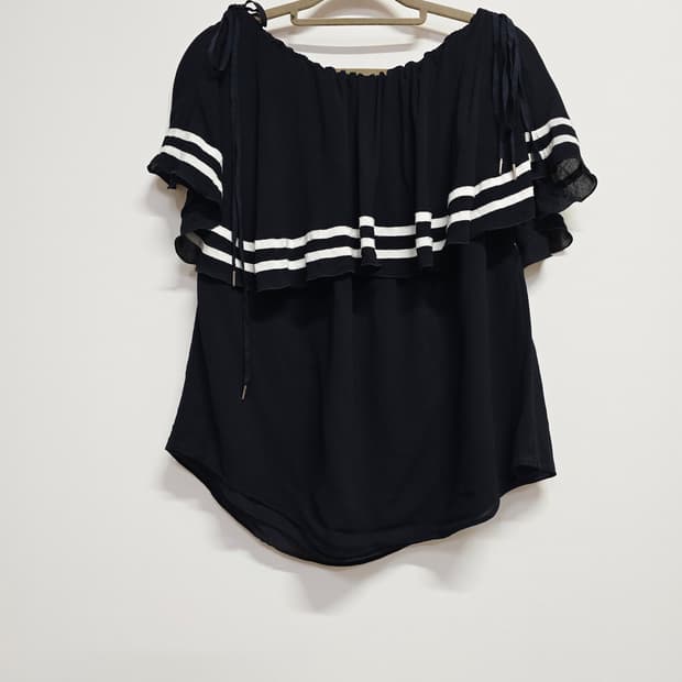 럭키슈에뜨 오프숄더 블라우스 스트라이프