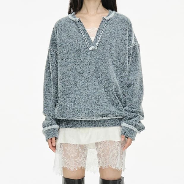 세릭 Furry V-Neck Sweatshirt