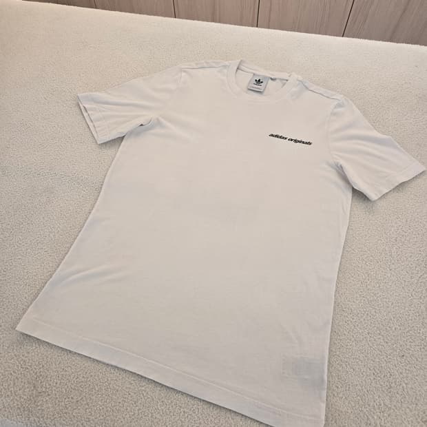 아디다스 오리지널 반팔 티셔츠 화이트 후면 포인트 100