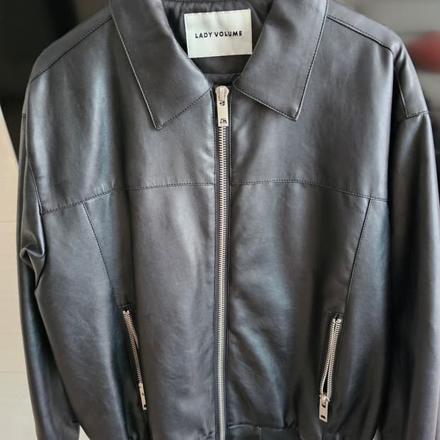 레이디볼륨 비건 레더 자켓