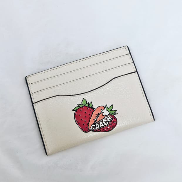 코치 스트로베리 슬림 카드지갑 (24시즌/미사용급/정품)