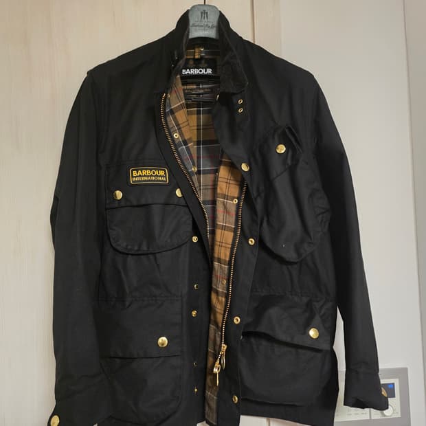 바버 A7 인터내셔널 자켓 42사이즈 팝니다