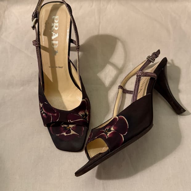 프라다 플로럴 슬링백 샌들 힐