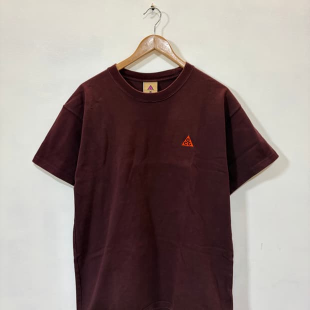 나이키 ACG 버건디 반팔 티셔츠 
