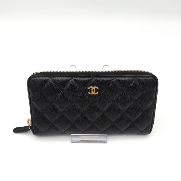 샤넬 클래식 캐비어 지퍼 장지갑 / 블랙 금장 22번대