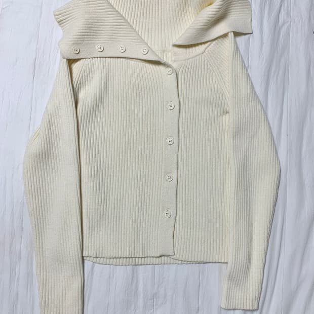 여성 넥라인 카라 버튼 니트가디건