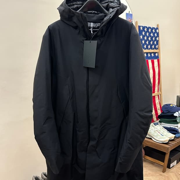 [새제품] 아크테릭스 베일런스 모니터 다운 코트 블랙 컬러 L