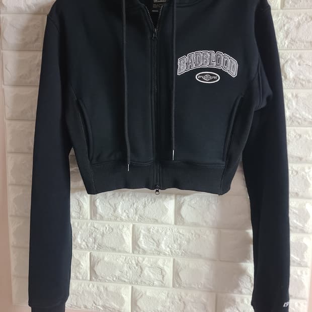 배드블러드 크롭 후드집업 블랙 S