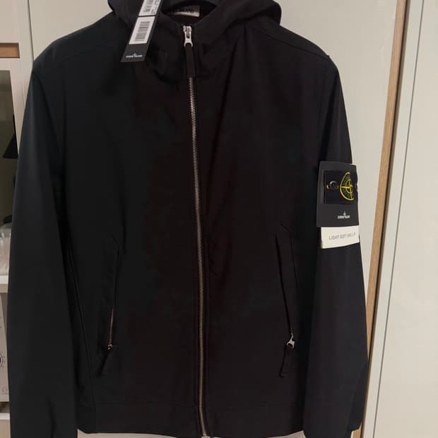 [급처/새상품급] 스톤아일랜드 소프트쉘 블랙 M