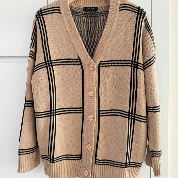 베이지색 체크 박시 가디건