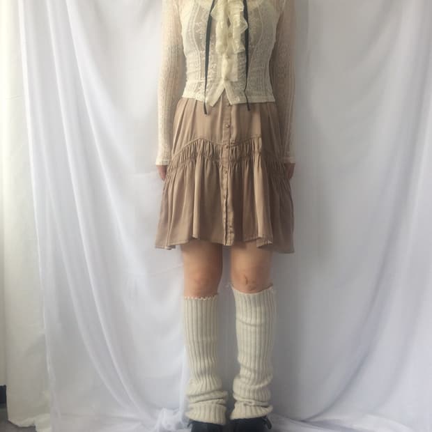 Ruffle point pattern high neck blouse