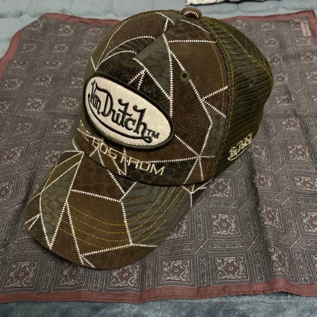 Von Dutch 본더치 카모 트러커 캡