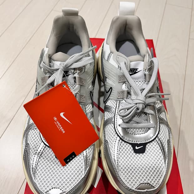 나이키vek런 서밋화이트 실버 새상품