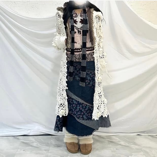 니트집업, 퍼베스트, 데님스커트, 크로쉐가디건