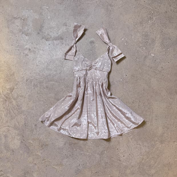 어깨 리본 포인트 도트 원피스