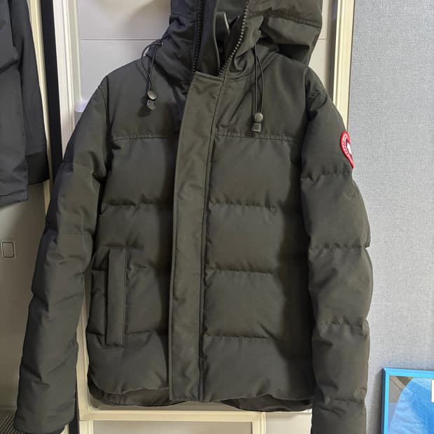 캐나다구스 맥밀란 패딩 22fw M사이즈