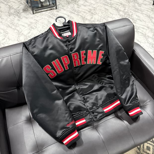 SS21 슈프림 x 미첼 앤 네스 새틴 바시티 자켓