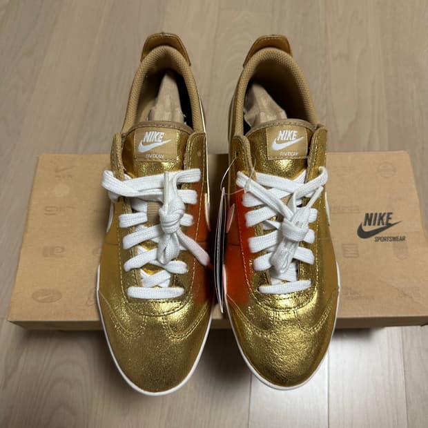 나이키 골드 스니커 (454408 700) 235 사이즈 / 새상품 