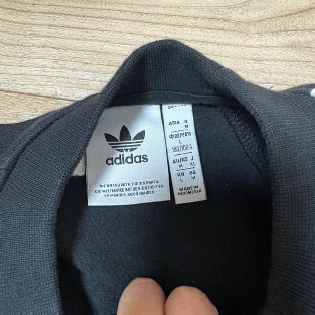 아디다스 삼선 맨투맨 