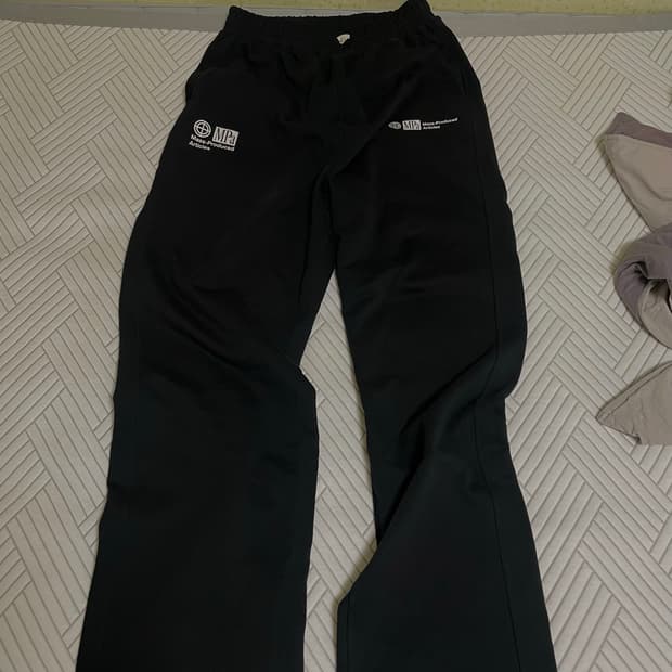 MPa SWEATPANTS (M)