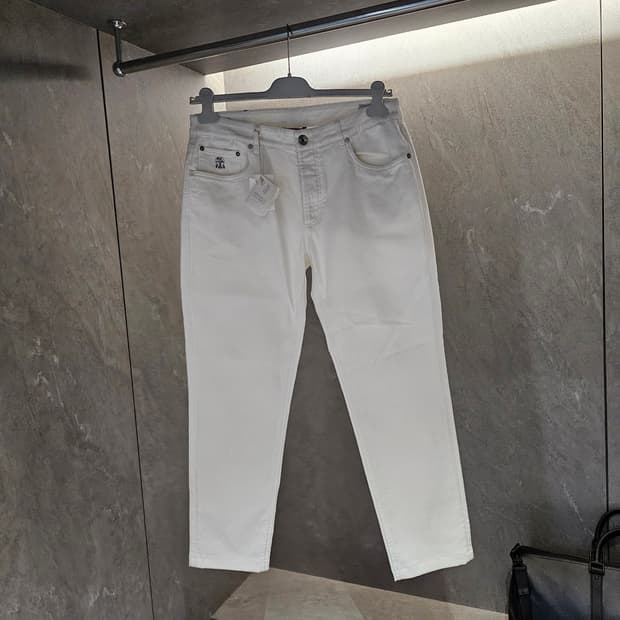 브루넬로 쿠치넬리 자수로고 화이트 데님팬츠