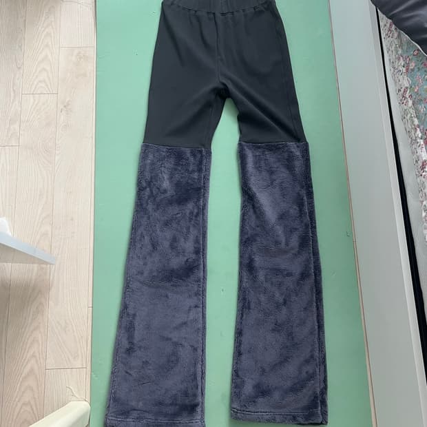 지초이 25-004 FLEECE BOA LEGGINGS (2) 