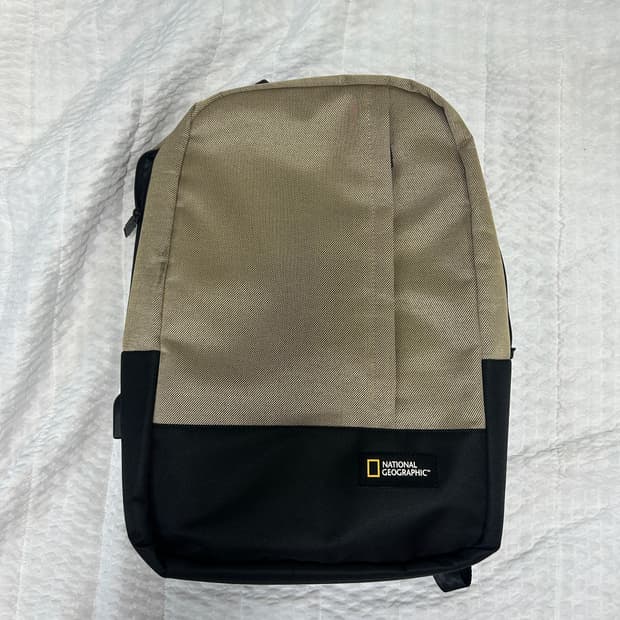 내셔널지오그래픽 백팩 베이지