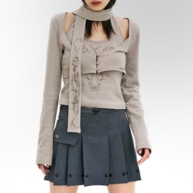 허그유어스킨 스냅 플리츠 스커트