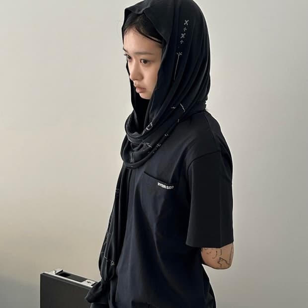 혜인서 그래픽 스카프