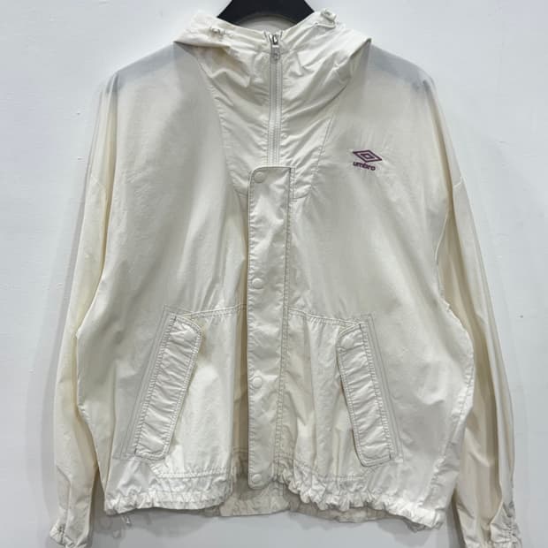 엄브로 오버핏 아이보리 바람막이 