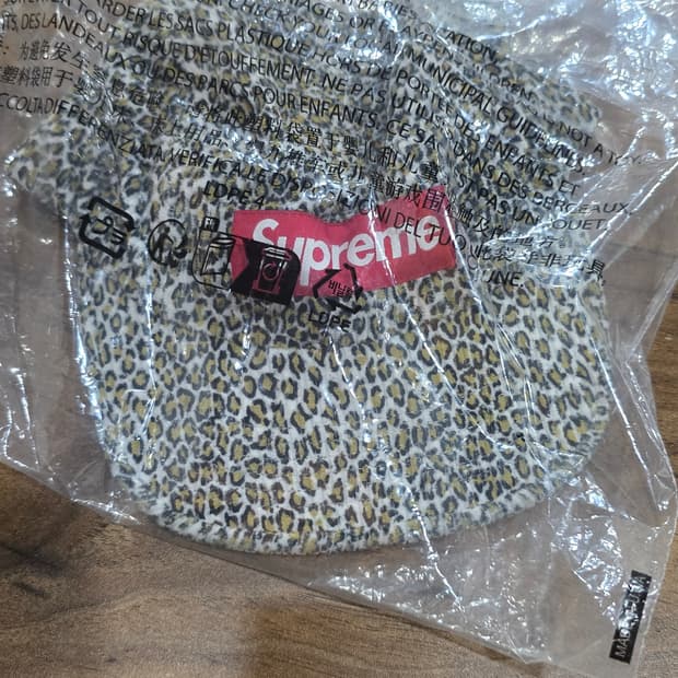 [새상품]슈프림 코듀로이 캠프캡 레오파드 - 25FW