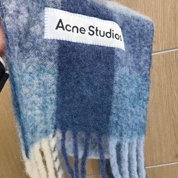 아크네스튜디오 체크 머플러 