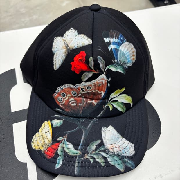 언더커버 스냅백