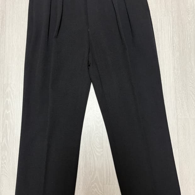 NEAT 블랙 투턱 팬츠