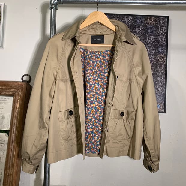 빔즈보이 플라워 프린팅 건플랩 크롭자켓