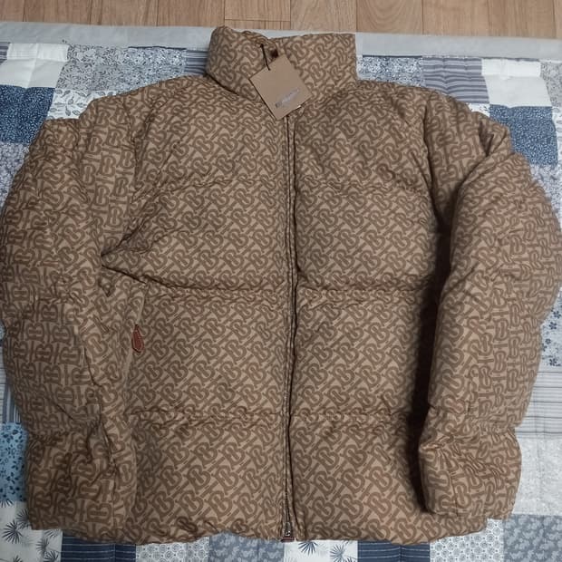 버버리 TB 모노그램 패딩  M(실용100~105)