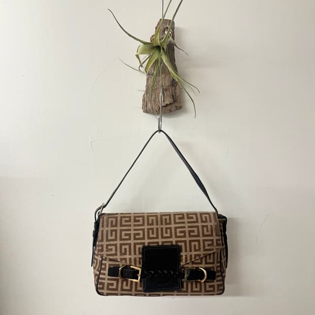 지방시 시그니처 4G 캔버스 가죽 플랩 숄더백