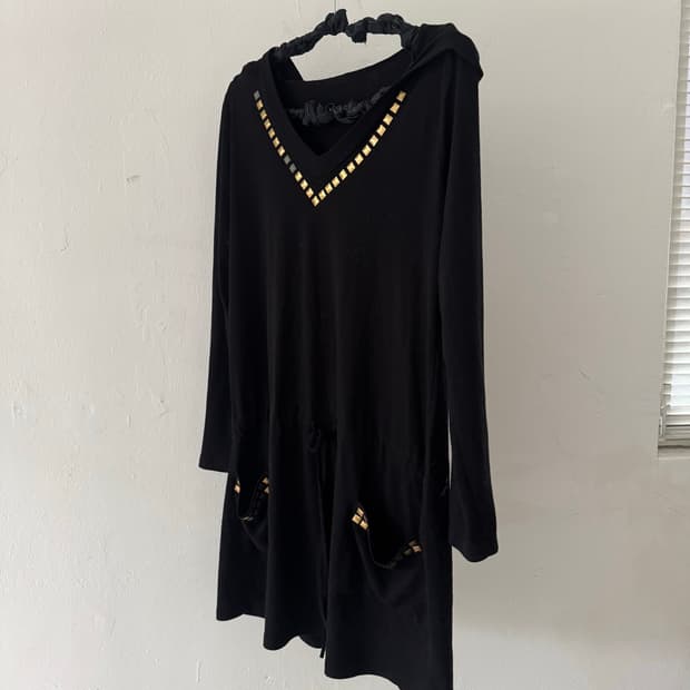 Studded v-neck hoodie ops